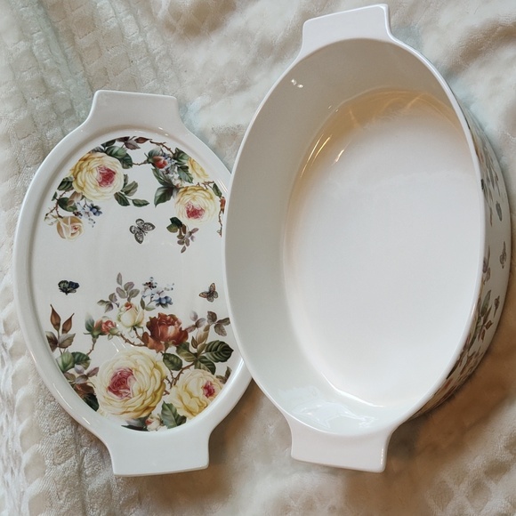 Grace Pantry Oval Casserole Dish - Picture 2 of 5